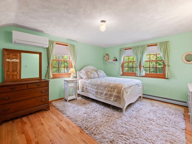 39 School House Ln, Billerica, MA 01821