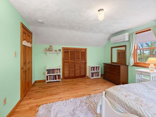 39 School House Ln, Billerica, MA 01821