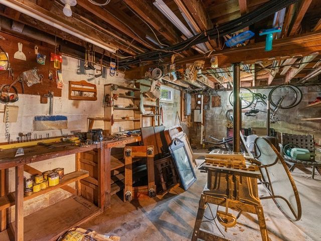 39 School House Ln, Billerica, MA 01821