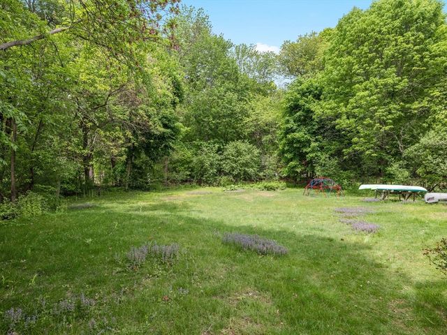 39 School House Ln, Billerica, MA 01821