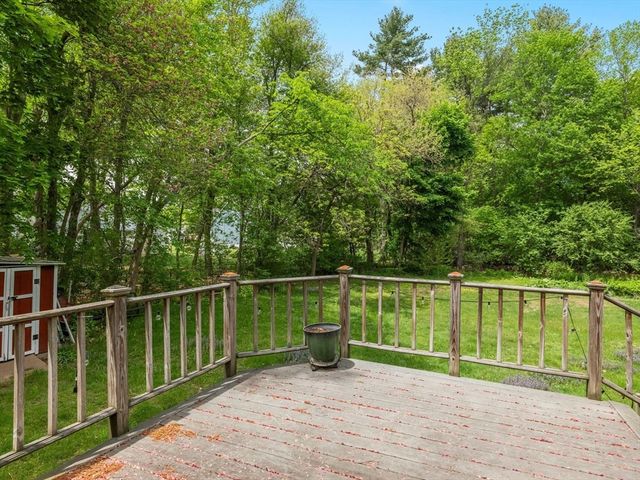 39 School House Ln, Billerica, MA 01821