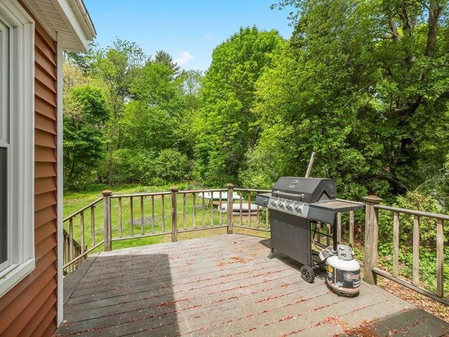 39 School House Ln, Billerica, MA 01821