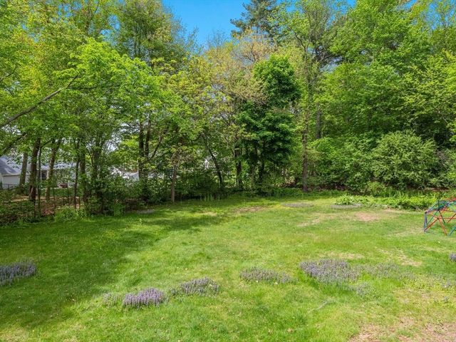 39 School House Ln, Billerica, MA 01821