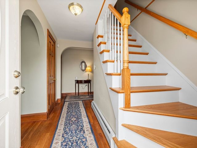 39 School House Ln, Billerica, MA 01821