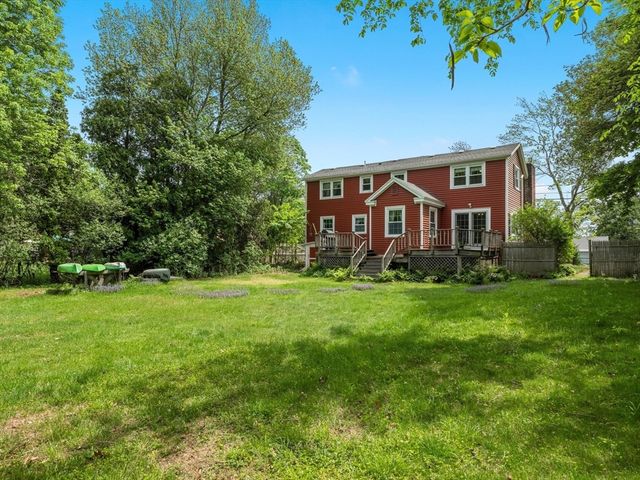 39 School House Ln, Billerica, MA 01821