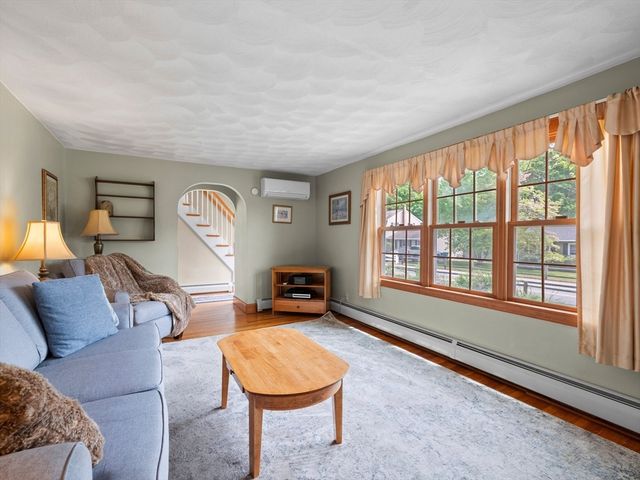 39 School House Ln, Billerica, MA 01821