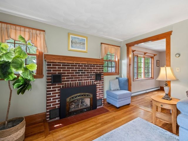 39 School House Ln, Billerica, MA 01821