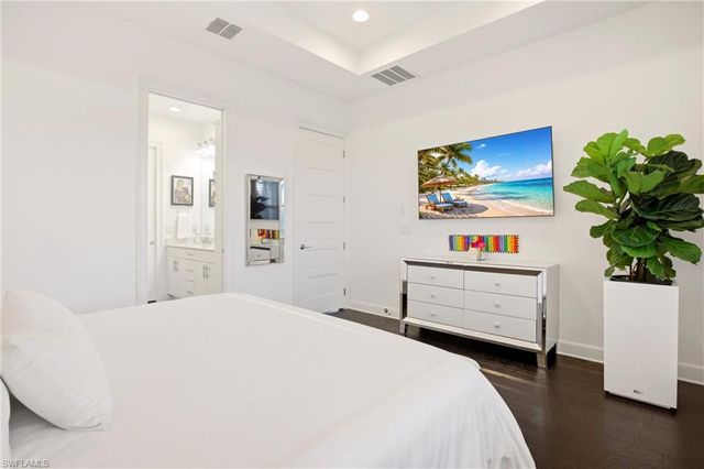 7157 Dominica DR, Naples, FL 34113