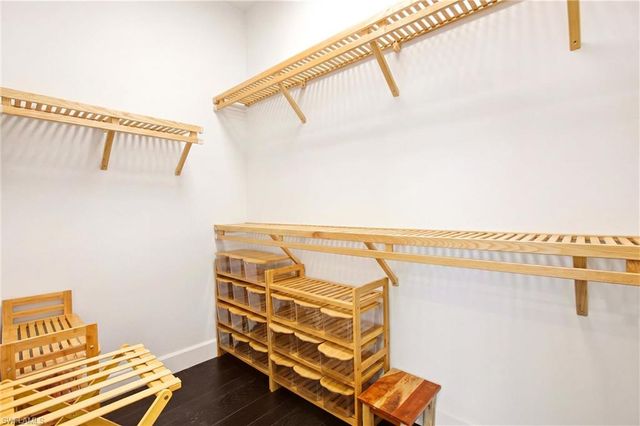 7157 Dominica DR, Naples, FL 34113