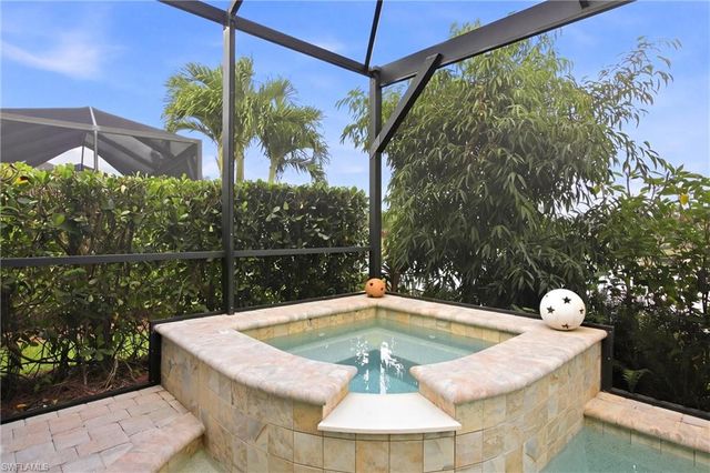 7157 Dominica DR, Naples, FL 34113