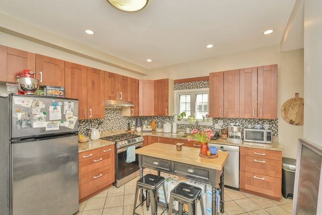 88 Pearl St 1, Somerville, MA 02145