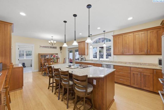 1027 SW Ryan Ct, Pullman, WA 99163