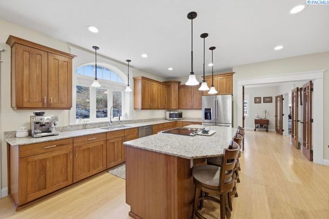 1027 SW Ryan Ct, Pullman, WA 99163