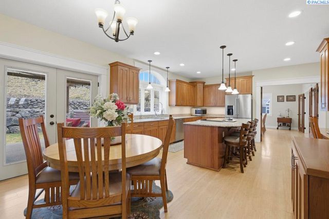 1027 SW Ryan Ct, Pullman, WA 99163