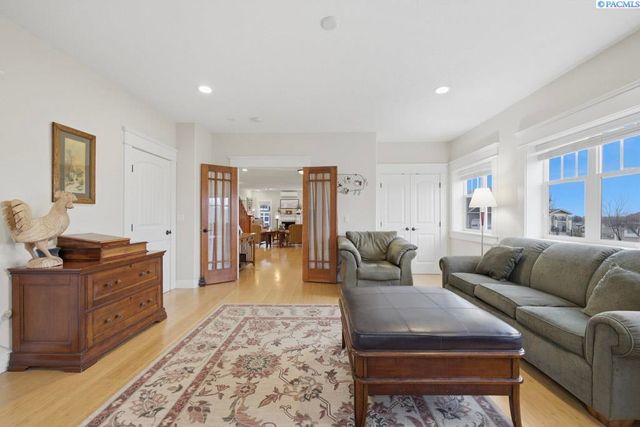 1027 SW Ryan Ct, Pullman, WA 99163