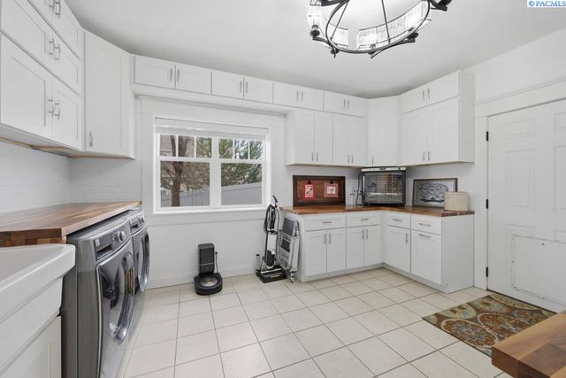 1027 SW Ryan Ct, Pullman, WA 99163