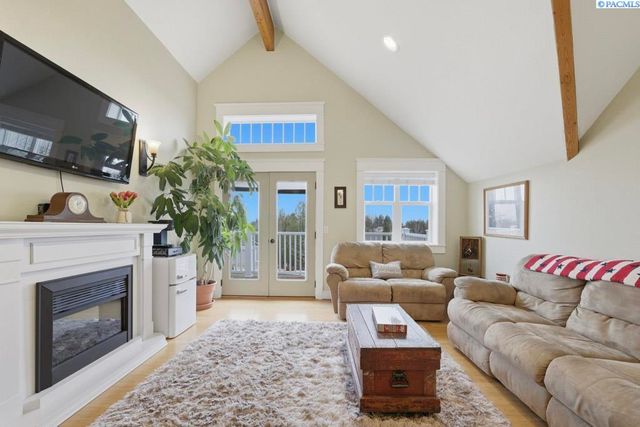 1027 SW Ryan Ct, Pullman, WA 99163