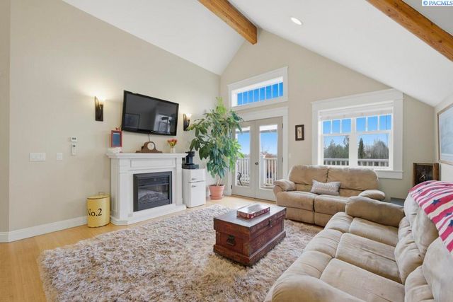 1027 SW Ryan Ct, Pullman, WA 99163