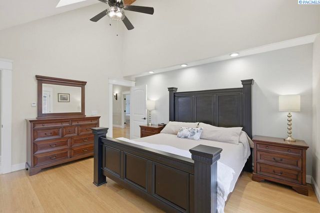 1027 SW Ryan Ct, Pullman, WA 99163