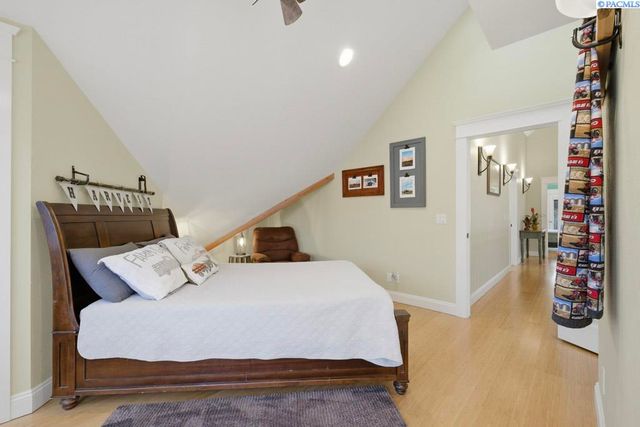 1027 SW Ryan Ct, Pullman, WA 99163