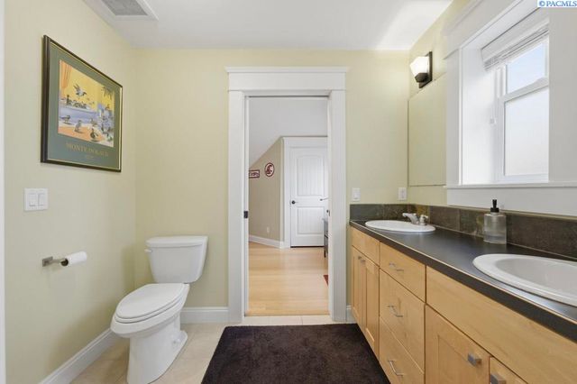 1027 SW Ryan Ct, Pullman, WA 99163