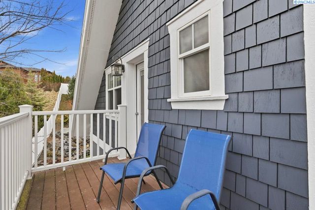 1027 SW Ryan Ct, Pullman, WA 99163