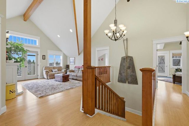 1027 SW Ryan Ct, Pullman, WA 99163