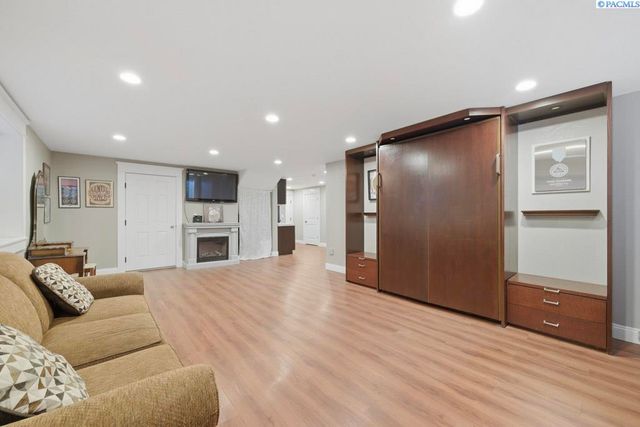 1027 SW Ryan Ct, Pullman, WA 99163