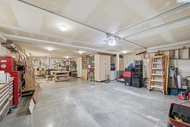 1027 SW Ryan Ct, Pullman, WA 99163