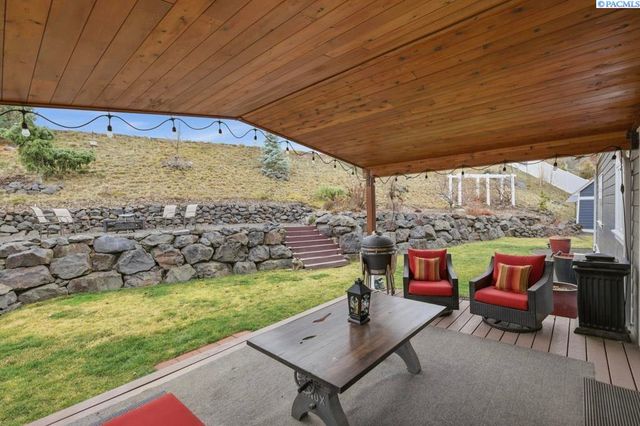 1027 SW Ryan Ct, Pullman, WA 99163