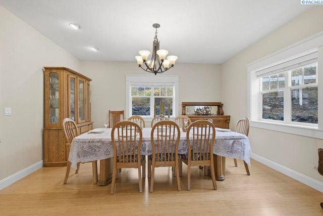 1027 SW Ryan Ct, Pullman, WA 99163