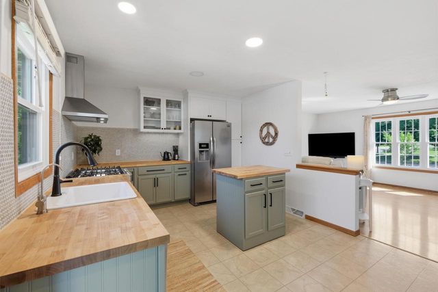 301 Ridgeview Drive, Lake Mills, WI 53551
