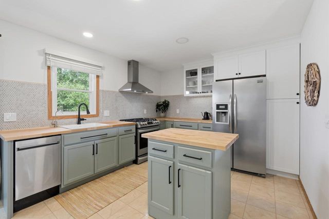 301 Ridgeview Drive, Lake Mills, WI 53551
