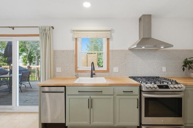 301 Ridgeview Drive, Lake Mills, WI 53551