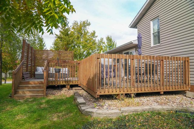 301 Ridgeview Drive, Lake Mills, WI 53551