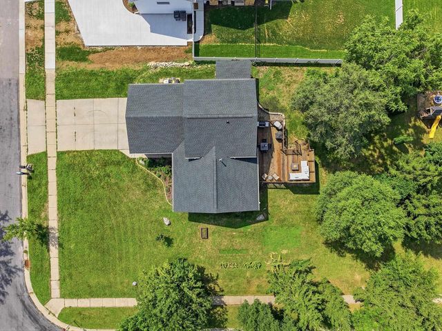 301 Ridgeview Drive, Lake Mills, WI 53551