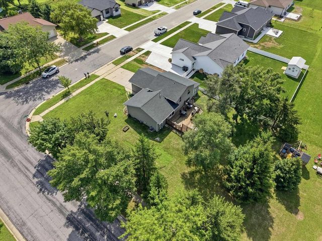 301 Ridgeview Drive, Lake Mills, WI 53551