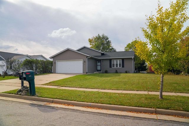 301 Ridgeview Drive, Lake Mills, WI 53551