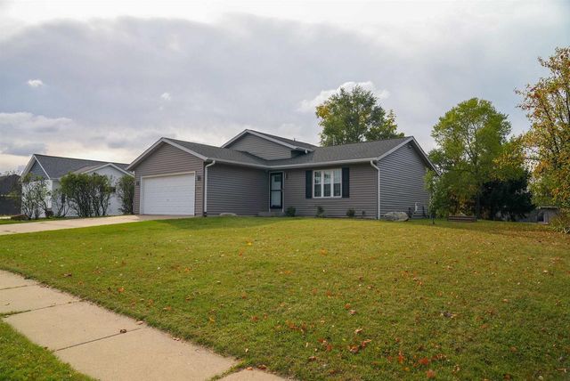301 Ridgeview Drive, Lake Mills, WI 53551