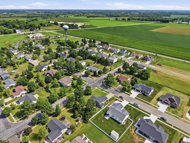 301 Ridgeview Drive, Lake Mills, WI 53551