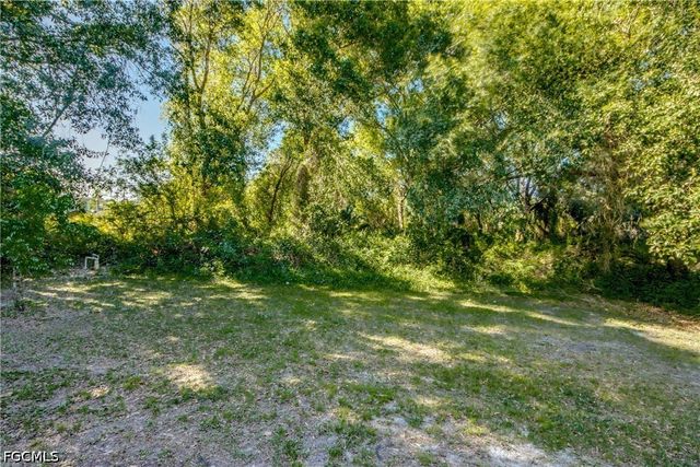 2807 51st ST W, Lehigh Acres, FL 33971