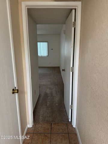 1752 S Ave Sosegado, Tucson, AZ 85710