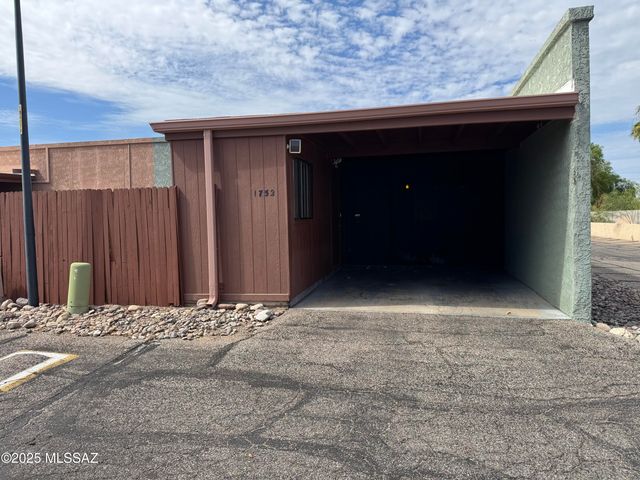 1752 S Ave Sosegado, Tucson, AZ 85710