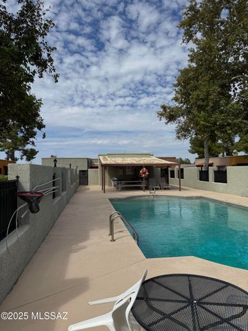 1752 S Ave Sosegado, Tucson, AZ 85710