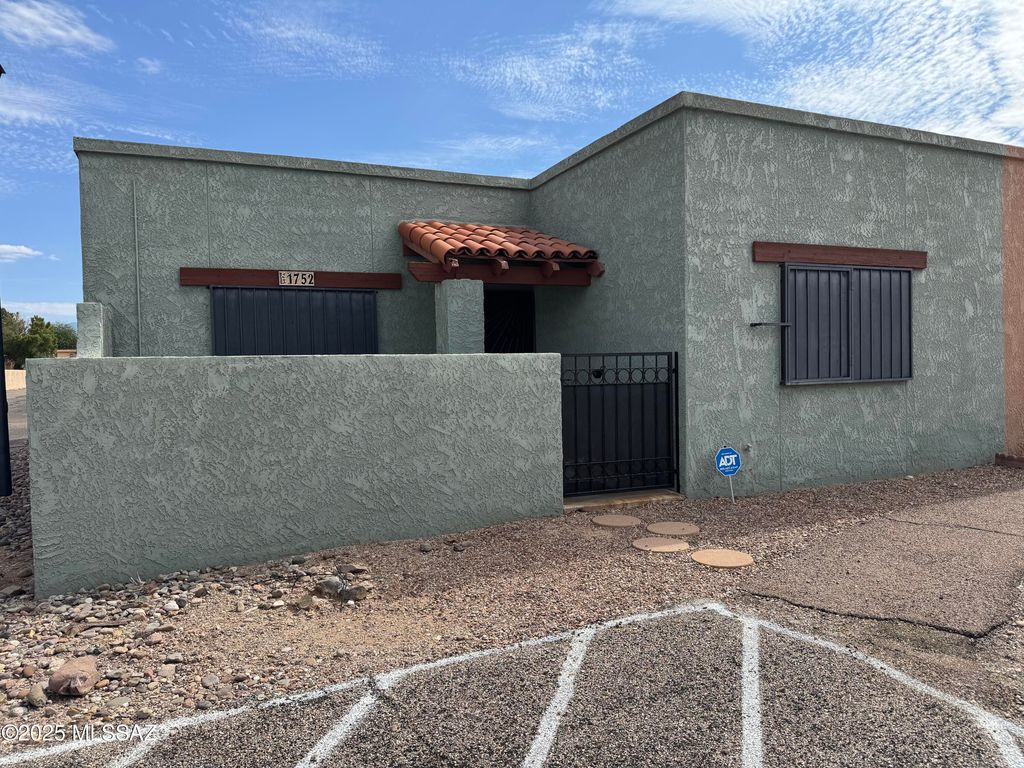 1752 S Ave Sosegado, Tucson, AZ 85710