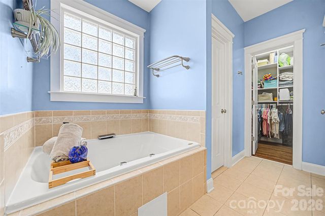 1044 Hunters Run Drive, Tega Cay, SC 29708