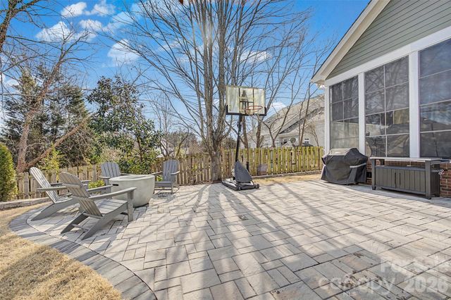 1044 Hunters Run Drive, Tega Cay, SC 29708