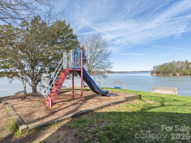 1044 Hunters Run Drive, Tega Cay, SC 29708