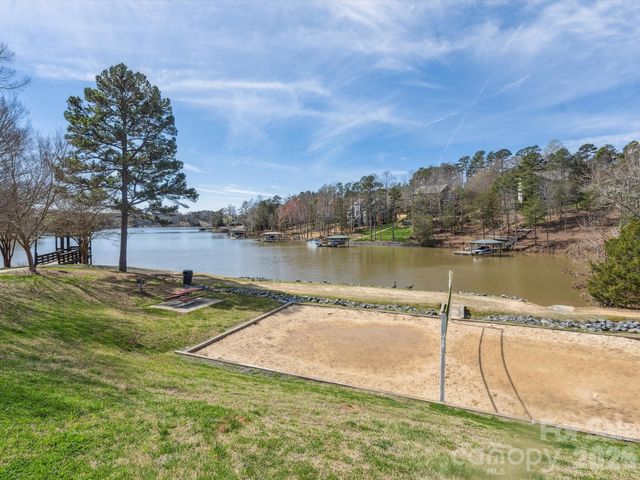 1044 Hunters Run Drive, Tega Cay, SC 29708