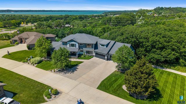 101 Quarry Pines Dr Drive, Yankton, SD 57078